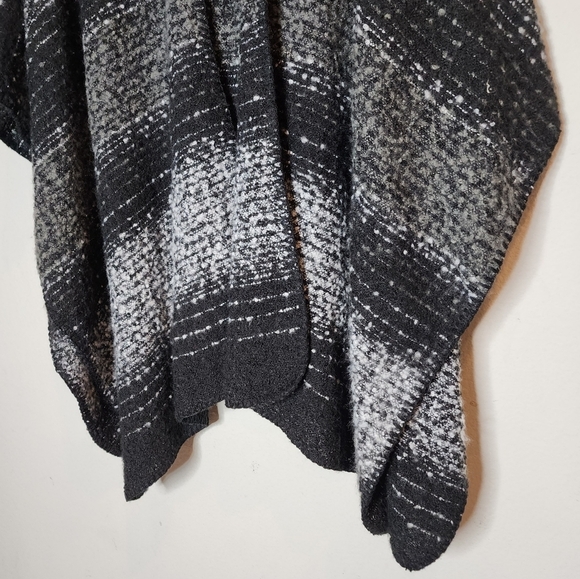 Woolrich Cape Shawl Blanket Wrap Poncho. Black Grey Stripe. Womens One Size - Picture 9 of 16